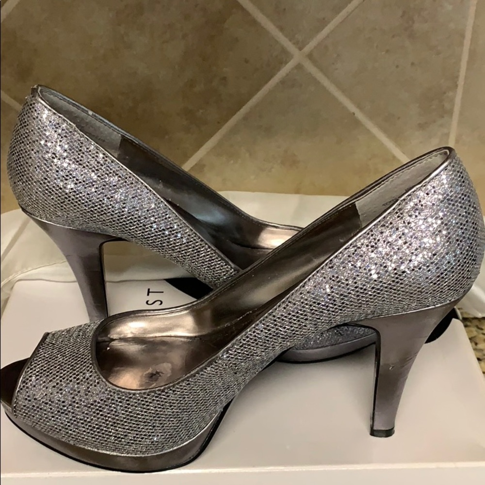Ladies pumps